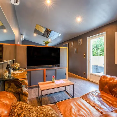 - Rhona * Caderousse